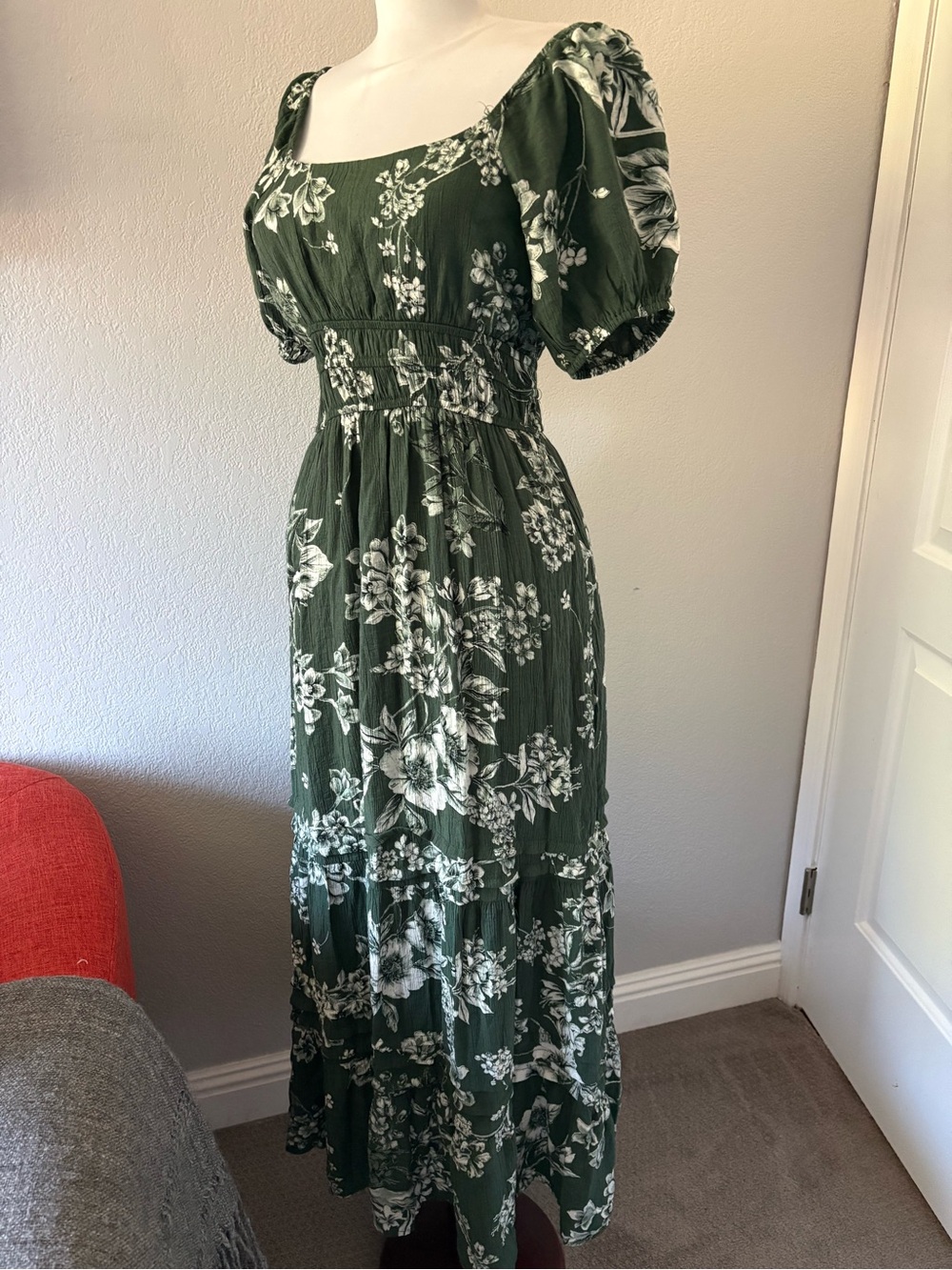 Green boho cottagecore floral maxi dress size M ruched waist